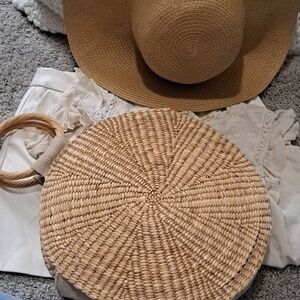 Sea and Grass Woven Round Straw Handbag - Natural Tan